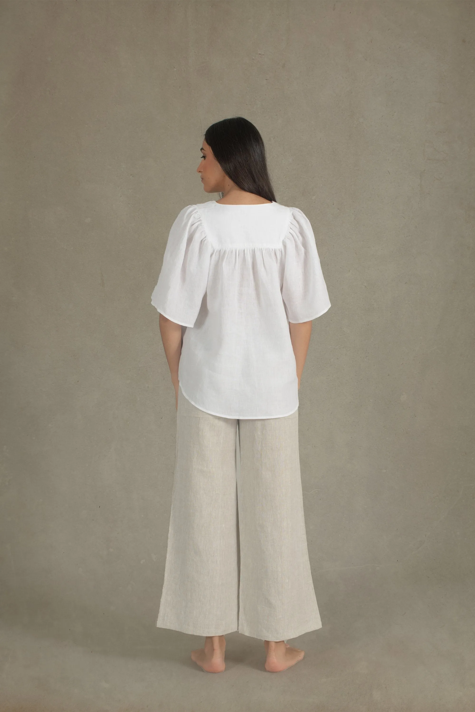 Akadamia Linen Top White