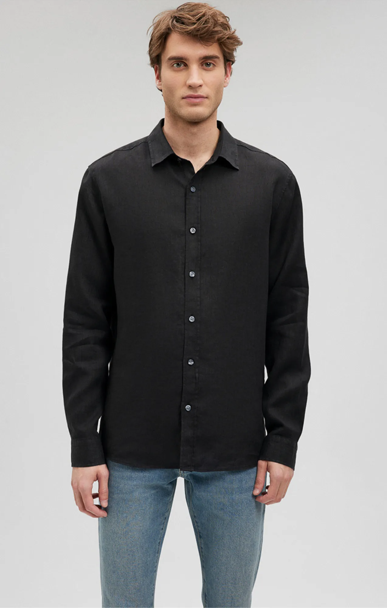 LINEN BUTTON-UP SHIRT IN BLACK