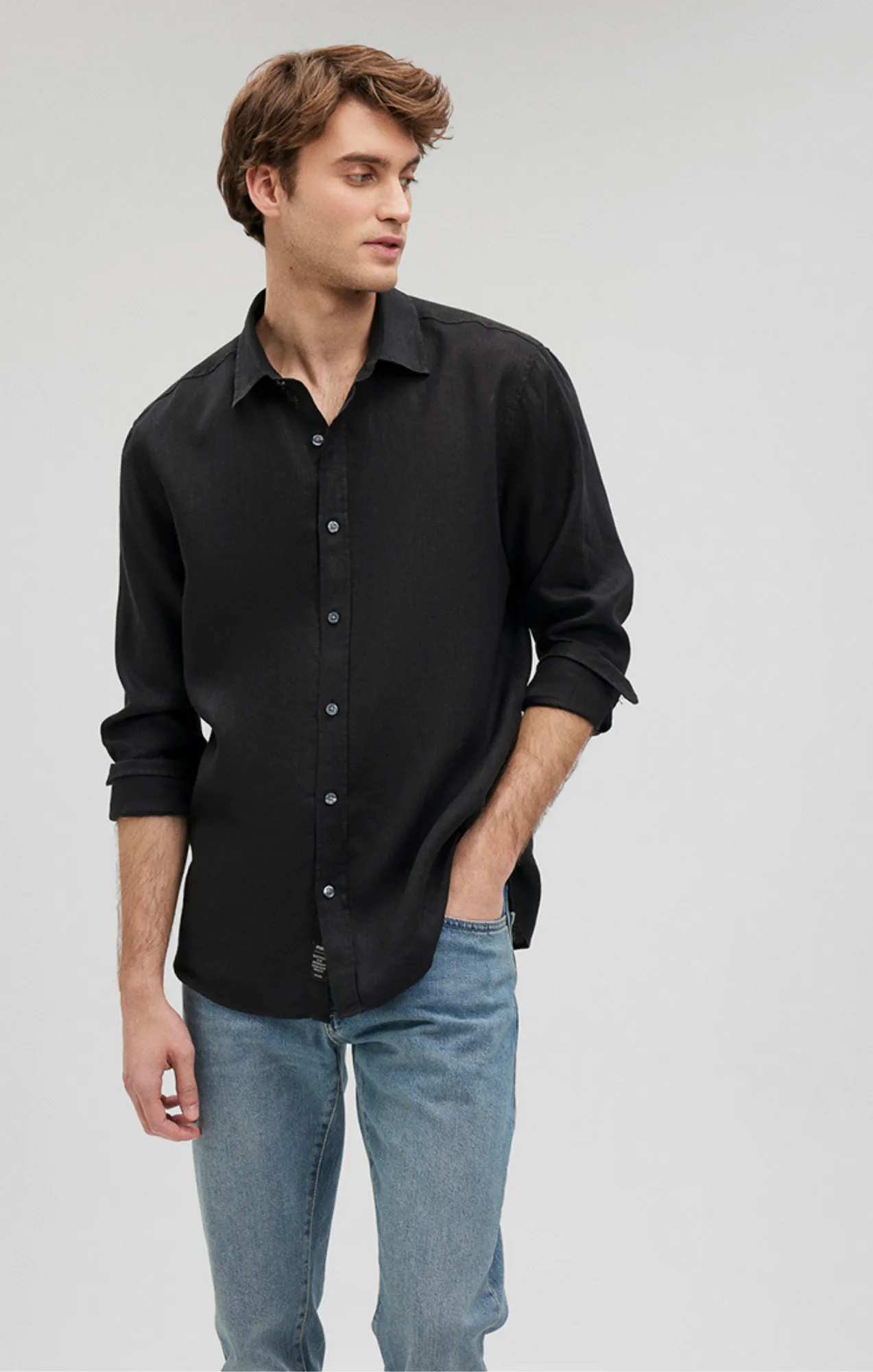 LINEN BUTTON-UP SHIRT IN BLACK