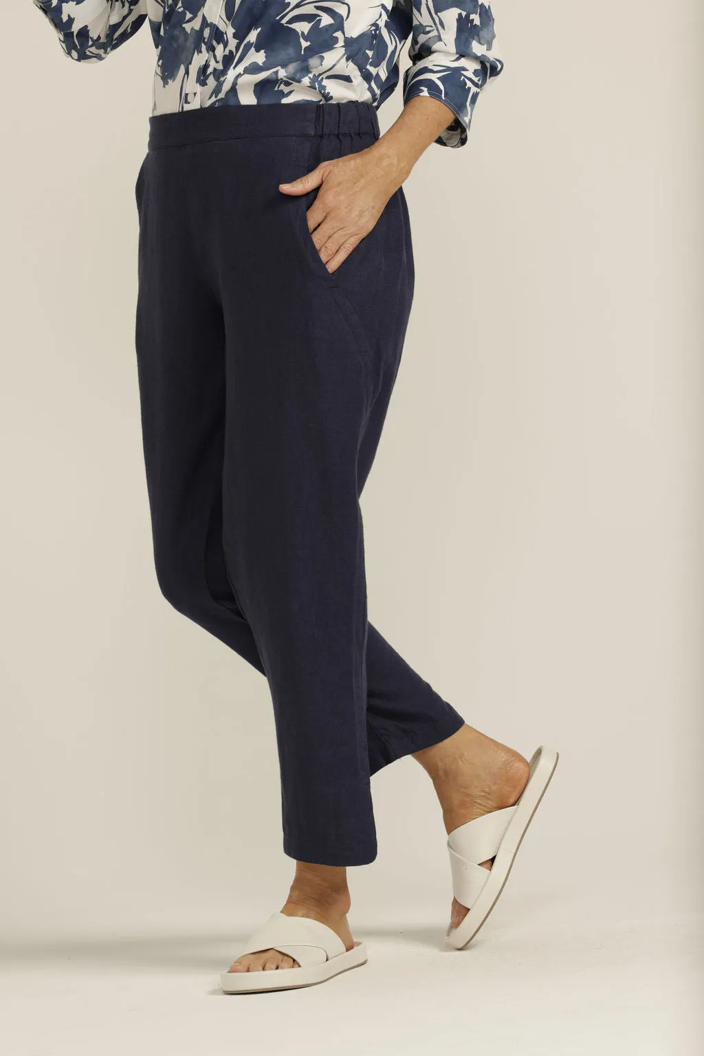 Linen Flat Front Tapered Pant Navy